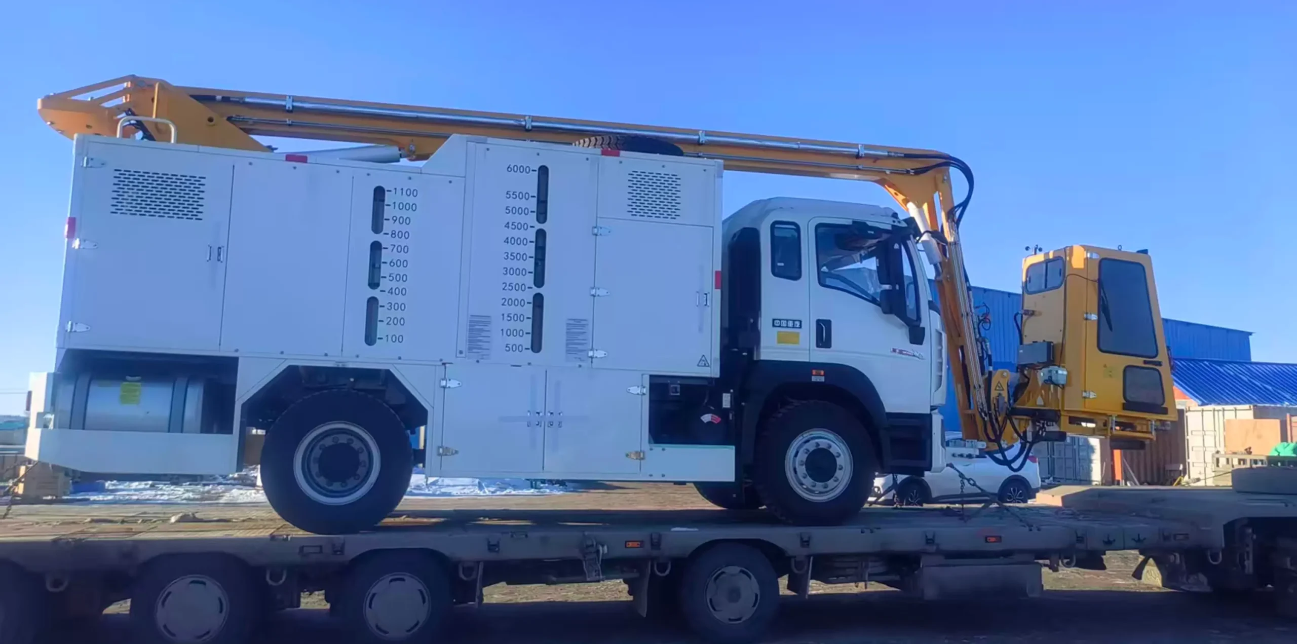 Антиобледенитель для самолетов M7000B на шасси Sinotruk MC05H.25-60